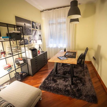 Cinematic Modern Flat, 100 Mt Da Ospedale Appartement Ravenna Buitenkant foto