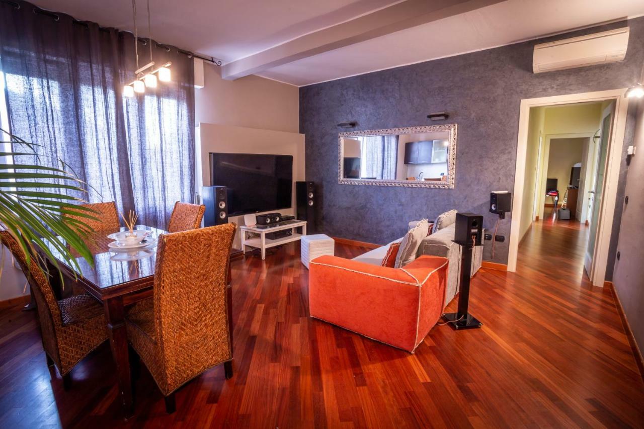 Cinematic Modern Flat, 100 Mt Da Ospedale Appartement Ravenna Buitenkant foto